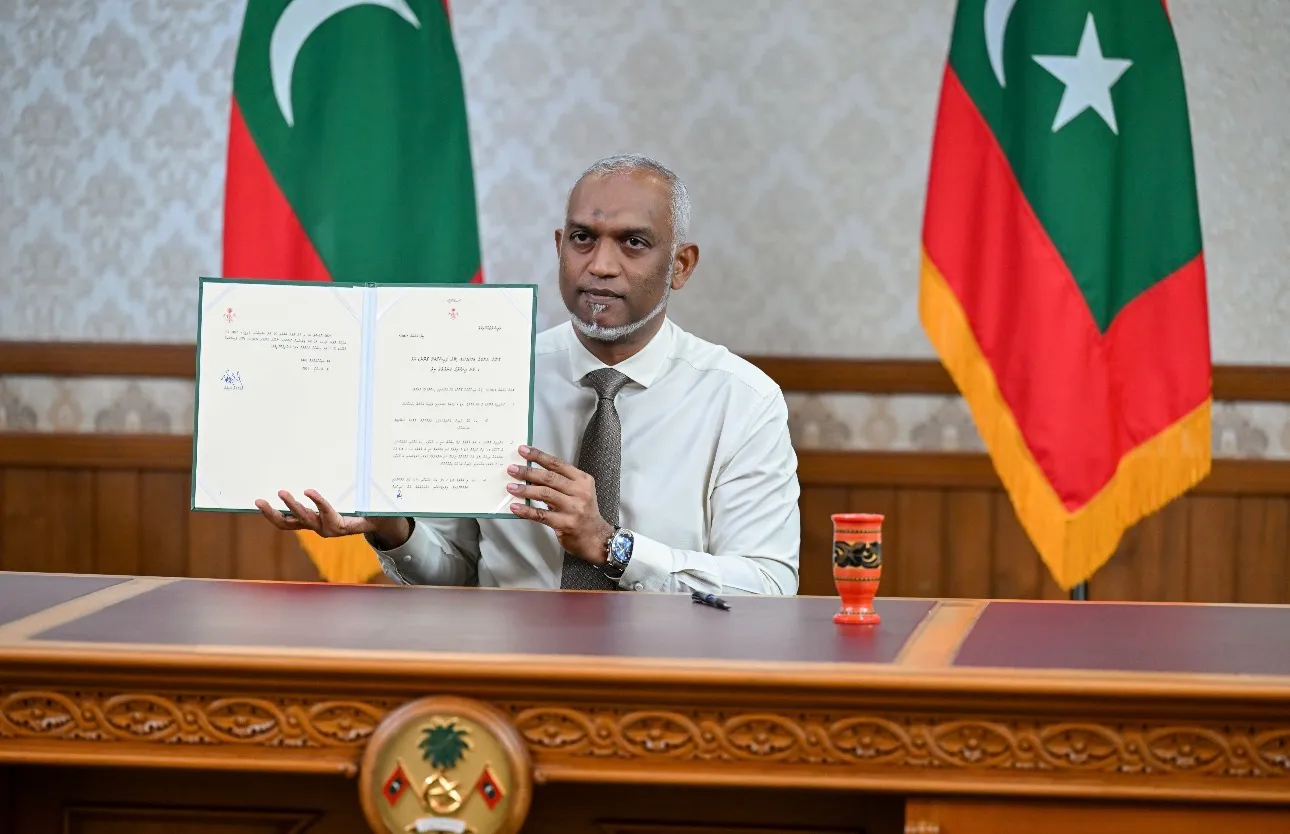 40 އިންސައްތަ މާރުކުރިޔަސް ރިސޯޓު މުވައްޒަފުންނަށް ޑޮލަރުން މުސާރަ ދެވޭނެ؛ ދޭންވާނީވެސް ޑޮލަރުން: ރައީސް މުޢިއްޒު