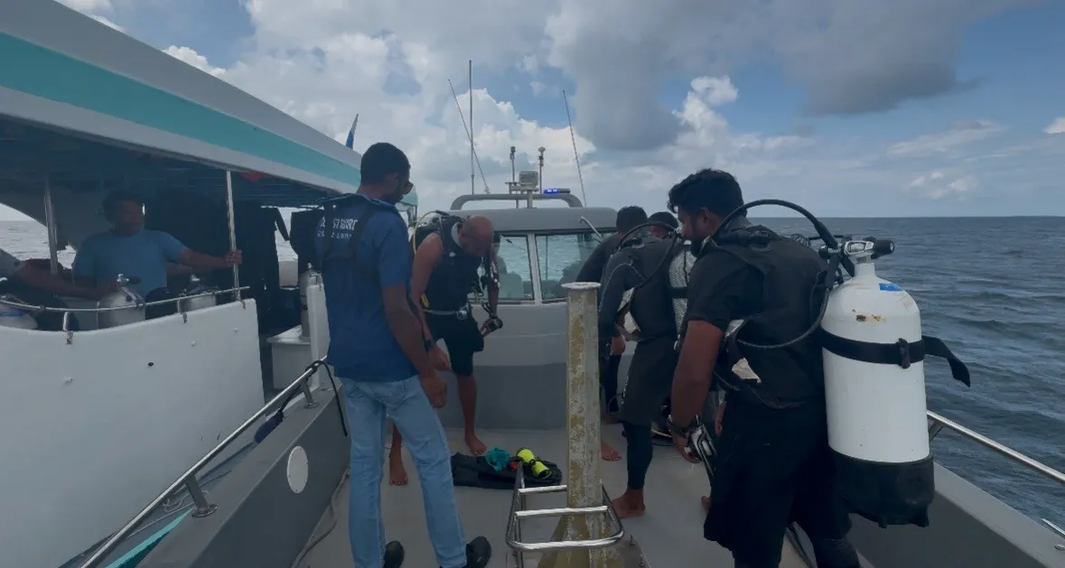 ގެއްލުނު މީހާގެ ހަށިގަނޑު ލޯންޗަށް ނަގާފައި: ފޮޓޯ/ އެމްއެންޑީއެފް