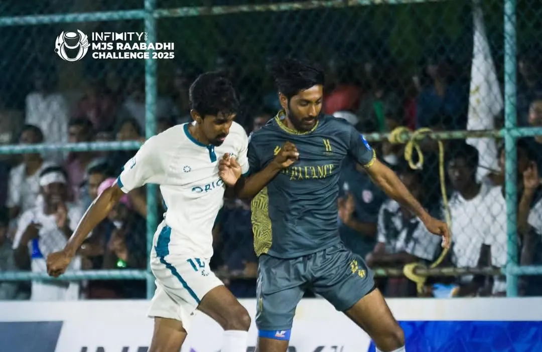 ކުޑަފުއްޓާއި އާރަށް ވާދަކުރި މެޗުގެ ތެރެއިން...