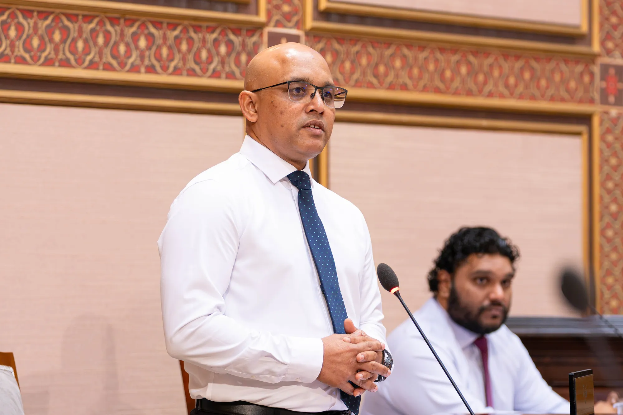 ފިނޭންސް މިނިސްޓަރު ހަސަން ޒަރީރު -- ފޮޓޯ: މަޖިލީސް