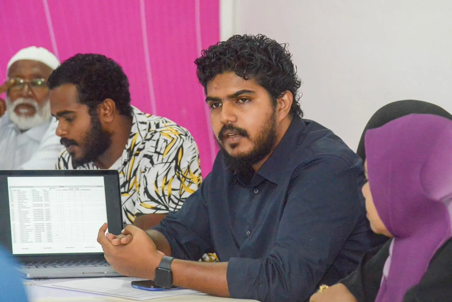 އަޒާންއާ އެއްކޮޅަށް އަމުރެއް، ދައުރުގެ ލިޔުން ނަގަން އަންގައިފި