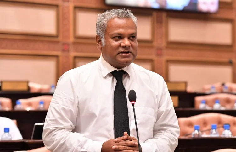 މުއިއްޒު ހުވާ ކުރައްވާ ޖަލްސާގައި ނަޝީދު ރިޔާސަތު ބަލަހައްޓާނަމަ އިހުތިޖާޖު ކުރާނަން: ނިޔާޒު