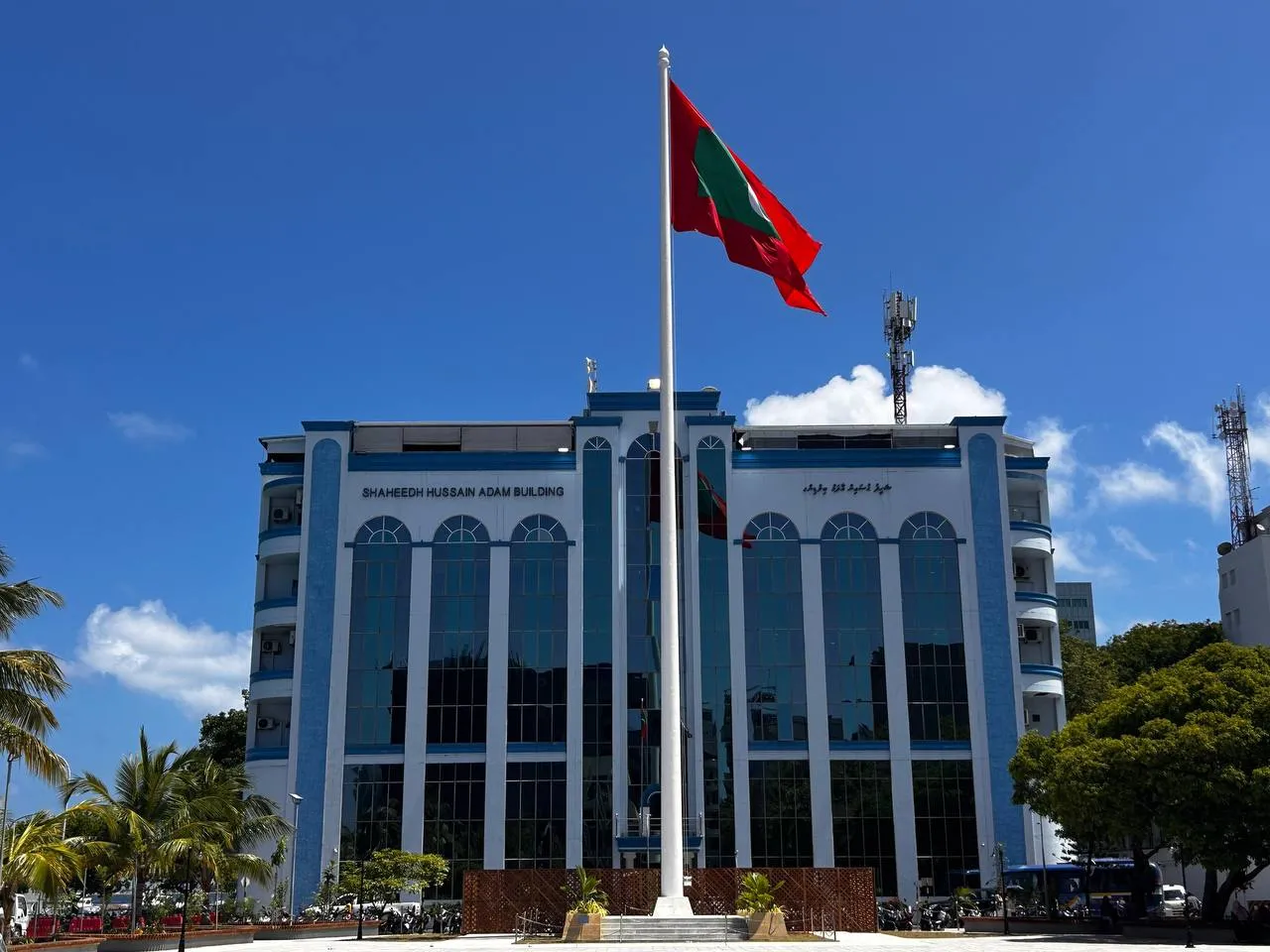 މާލޭ ހިޔާ 1 ގެ 5ވަނަ ފްލޯއިން އުމުރުން ދުވަސްވީ މީހަކު ވެއްޓިއްޖެ