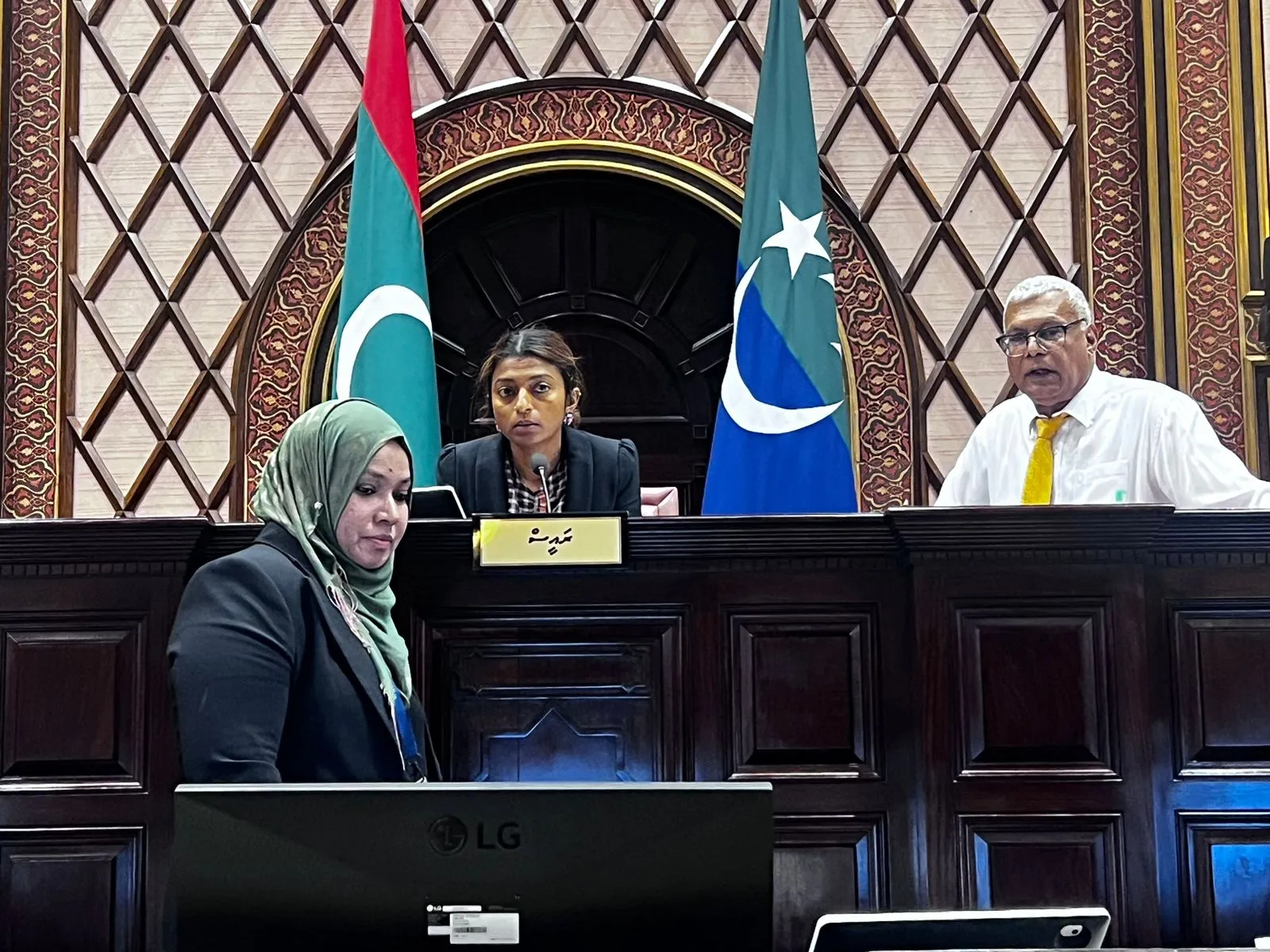 ނަޝީދު ވަކިކުރަން ޖަލްސާ ބޭއްވުމުގެ ބާރު އަމީންއާންމަކަށް ނޯންނާނެ: އީވާ