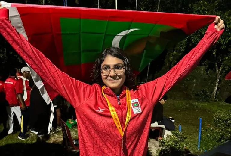 ސަތޭކަ މީޓަރު ބަޓަފްލައި ރޭހުން މެރާލް ރަން މެޑަލް ހޯދައިފި