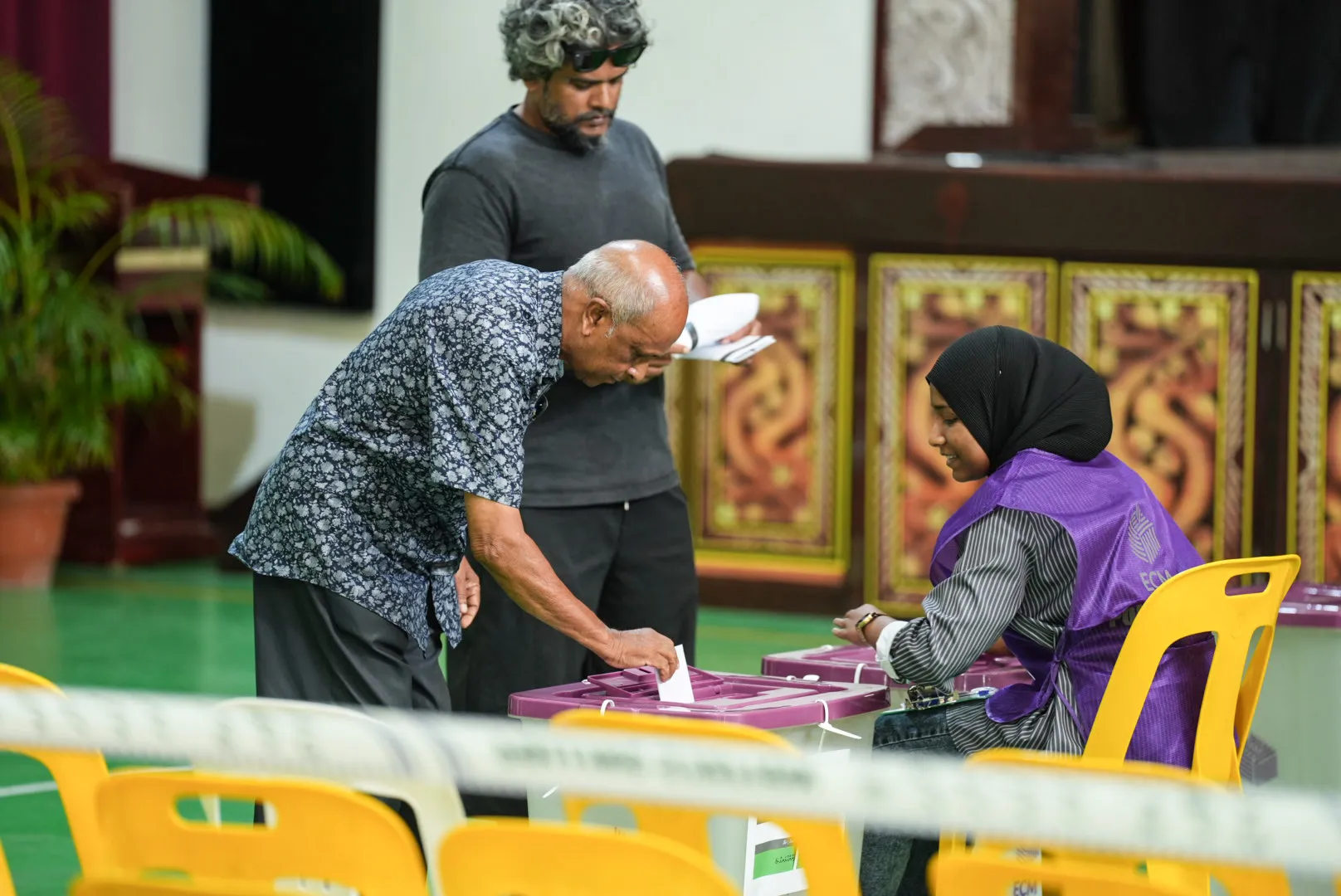 ދ. މީދޫ ކައުންސިލް ރައީސްގެ ވޯޓް އަލުން ގުނަނީ، ސެކިއުރިޓީ އުރަ ކަނޑަނީ