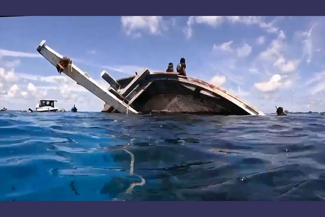 ފަރަށް އަރާފައިވާ ބޯޓް -- ފޮޓޯ: އެމްއެންޑީއެފް