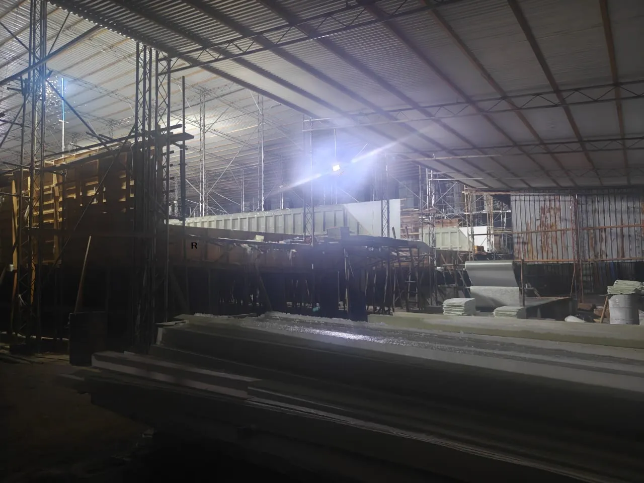 މެމްބަރު ފަލާހުގެ ސަފާރީއެއްގެ މަސައްކަތުގައި އުޅުނު ބައެއްގެ ގައިމައްޗަށް ޑެގެއް ވެއްޓި އަނިޔާވެއްޖެ