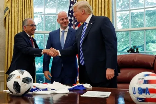 ފީފާގެ ރައީސް އިންފަންޓީނޯ އާއި ސީނިއާ އެޑްވައިޒަރު ކާލޮސް ކޮރްޑެއިރޯ އެމެރިކާގެ ރައީސް ޓްރަމްޕާއި ބައްދަލު ކުރަނީ --
