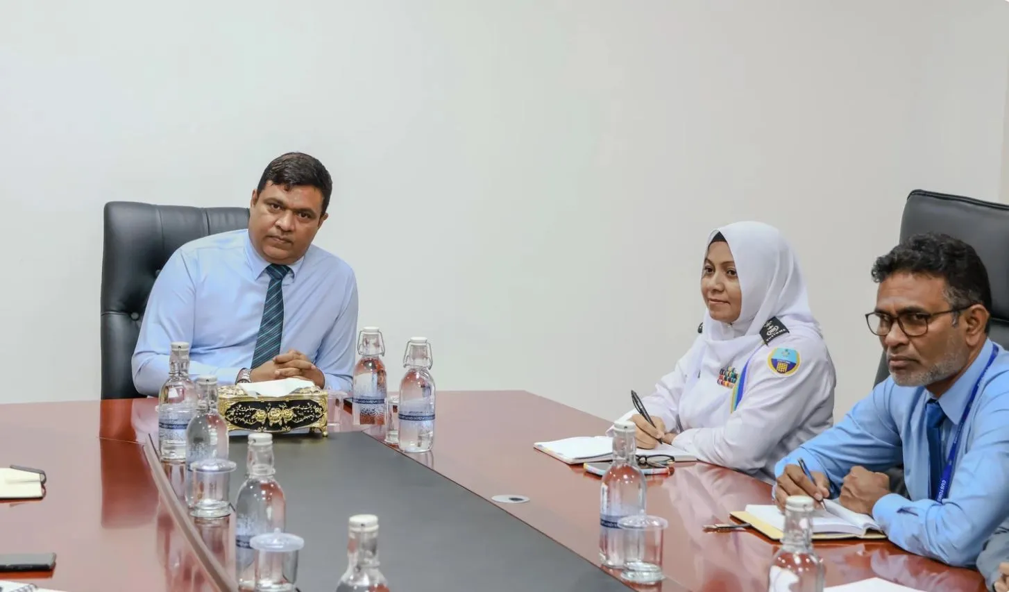 ރާއްޖެއަށް އެތެރެކުރަމުންދާ ވެހިކަލްތަކުގެ އަދަދު ލިމިޓްކުރުމާ ގުޅޭގޮތުން މަޝްވަރާކޮށްފި