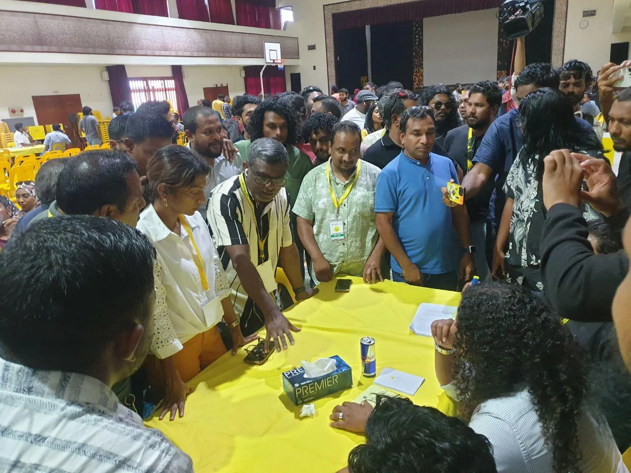 ލިސްޓުގައި ނެތް މީހަކު ވިލިނގިލީ ފޮށްޓަށް ވޯޓުލީ މައްސަލައެއް
