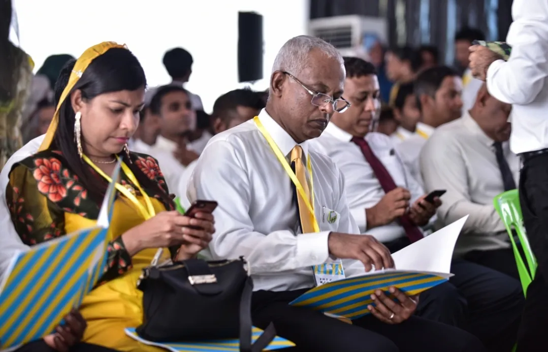 ރޮޒެއިނާގެ ދާއިރާއިން ވެސް ކުރި ހޯއްދެވީ ޑރ. މުޢިއްޒު!