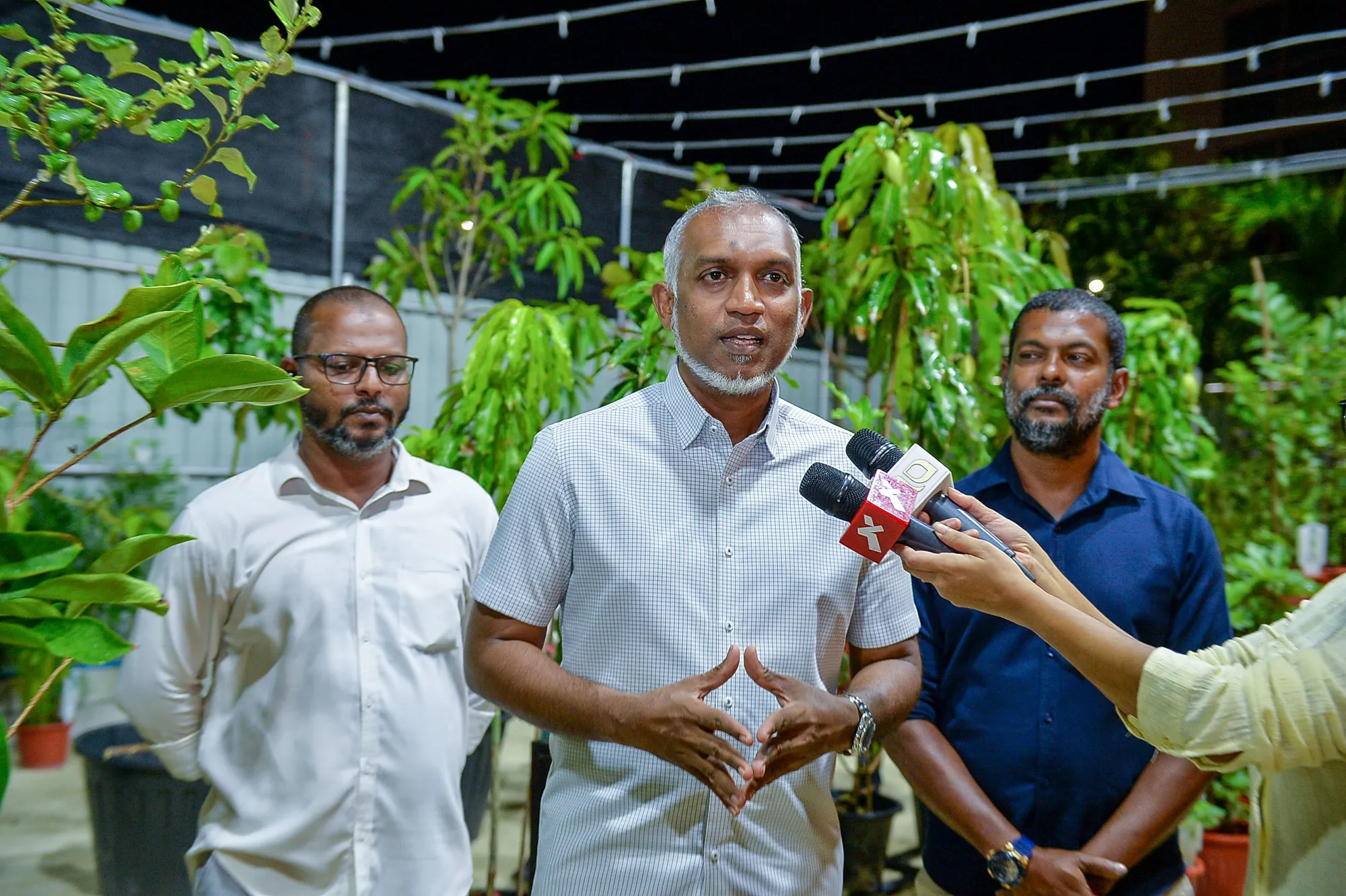 ސިޓީކައުންސިލުން މާލެ ފެހި ކުރާއިރު ސަރުކާރުން ގަސް ކަނޑާ ހުސްކުރަނީ: މުއިއްޒު