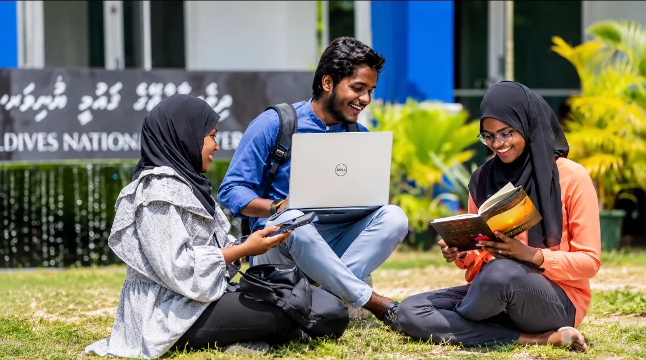 އެމްއެންޔޫ ދަރިވަރުންތަކެއް