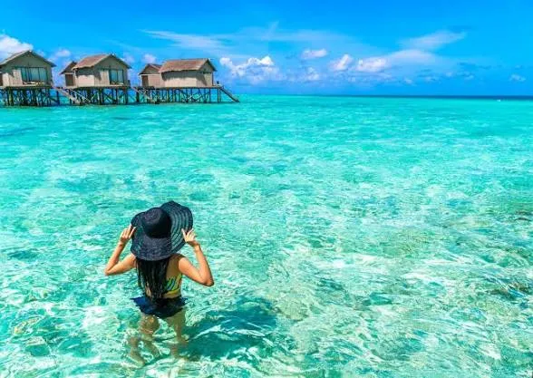ރާއްޖޭގެ ރިސޯޓެއްގައި ޓޫރިސްޓަކު --
