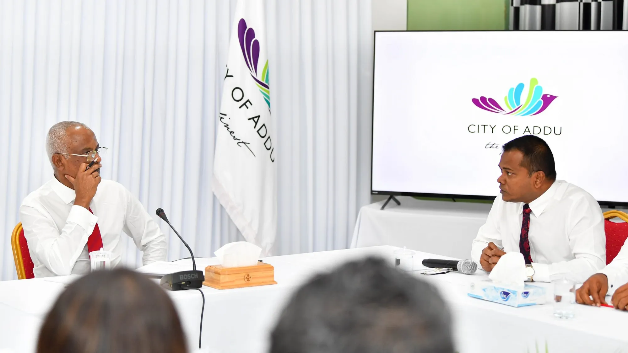 އައްޑޫ މޭޔަރ ނިޒާރު އާއި ކުރީގެ ރައީސް އިބްރާހިމް މުހައްމަދު ޞާލިހު