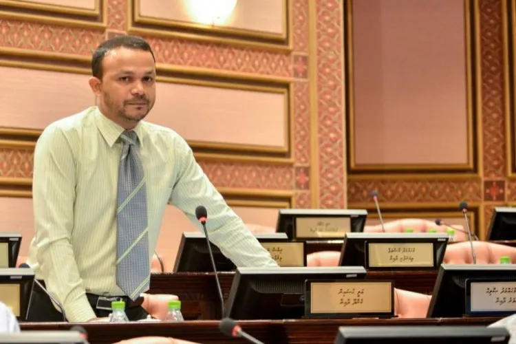 ޕްރޮބޭޝަން މުއްދަތު އިތުރު ކުރުމަކީ މަސައްކަތްތެރިން އިތުރަށް ނިކަމެތިވާނެ ކަމެއް: އަލީ ހުސައިން