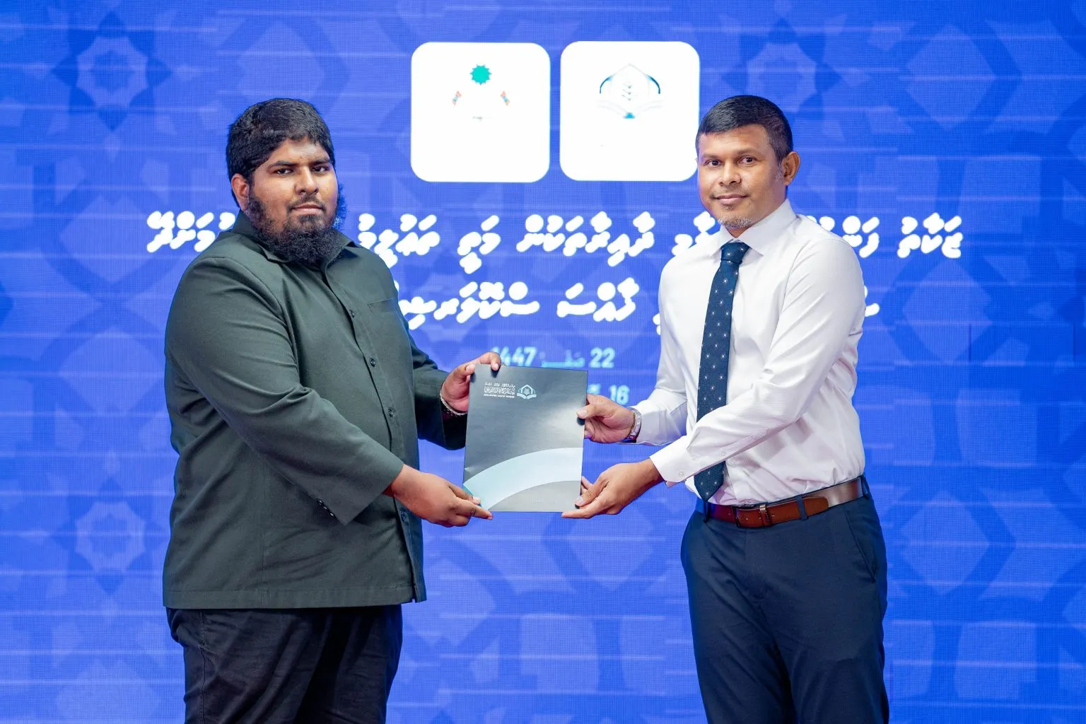 ސްކޮލަރޝިޕް ފުރުސަތުތައް ހަވާލުކުރުމުގެ ތެރެއިން... ފޮޓޯ: އިސްލާމިކް މިނިސްޓްރީ