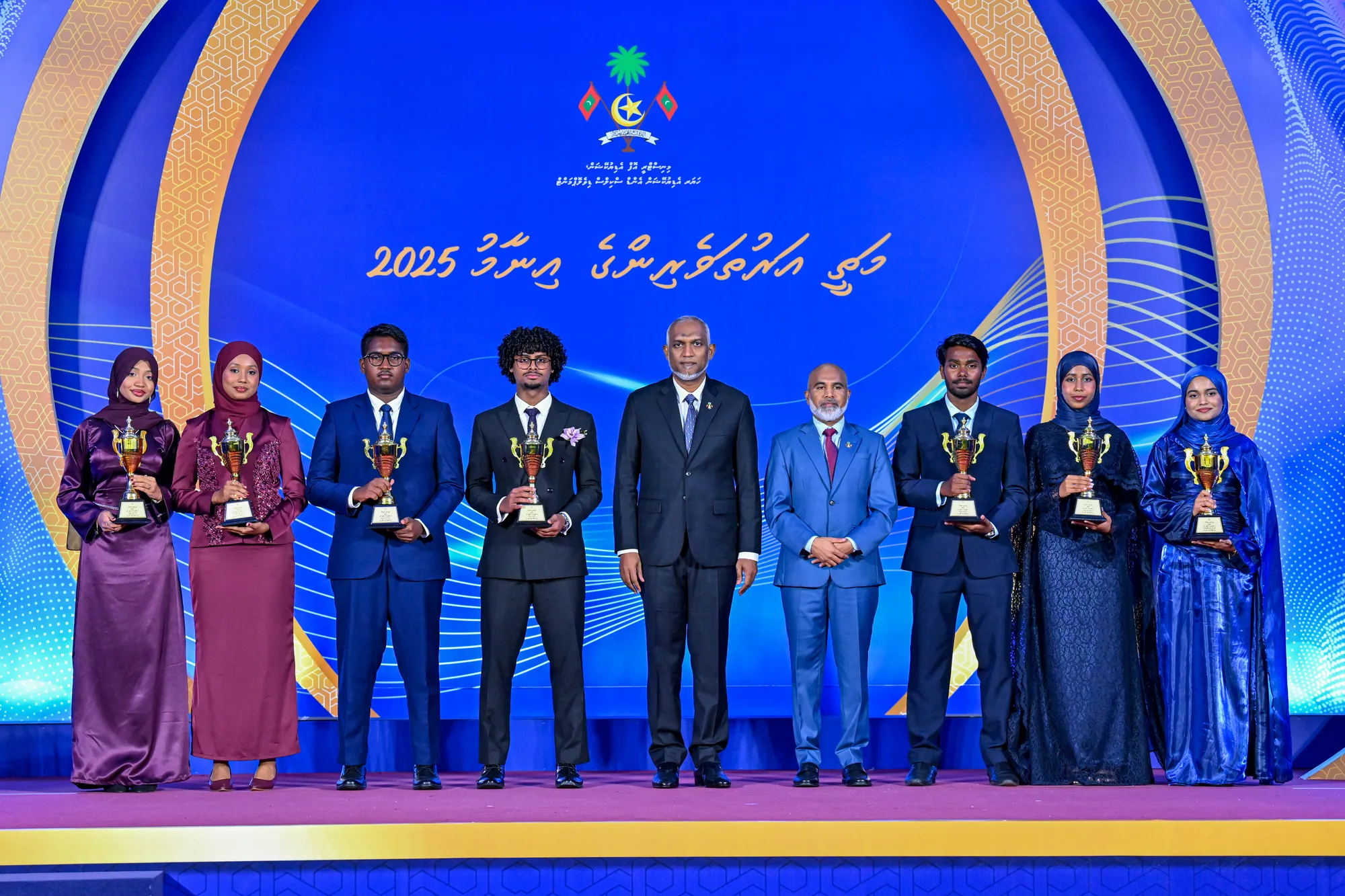ރައީސްގެ ސްކޮލާޝިޕް ލިބުނު ދަރިވަރުން -- ފޮޓޯ: ރައީސް އޮފީސް
