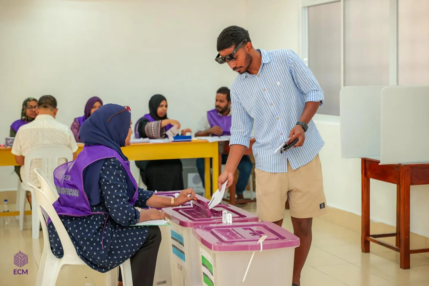 ވޯޓު ދިނުމުގެ ޙައްޤު ލިބިފައިވާ މީހުންގެ ދެބައިކުޅަ އެއްބަޔަށް ވުރެ ގިނަ މީހުން ވޯޓުލައިފި