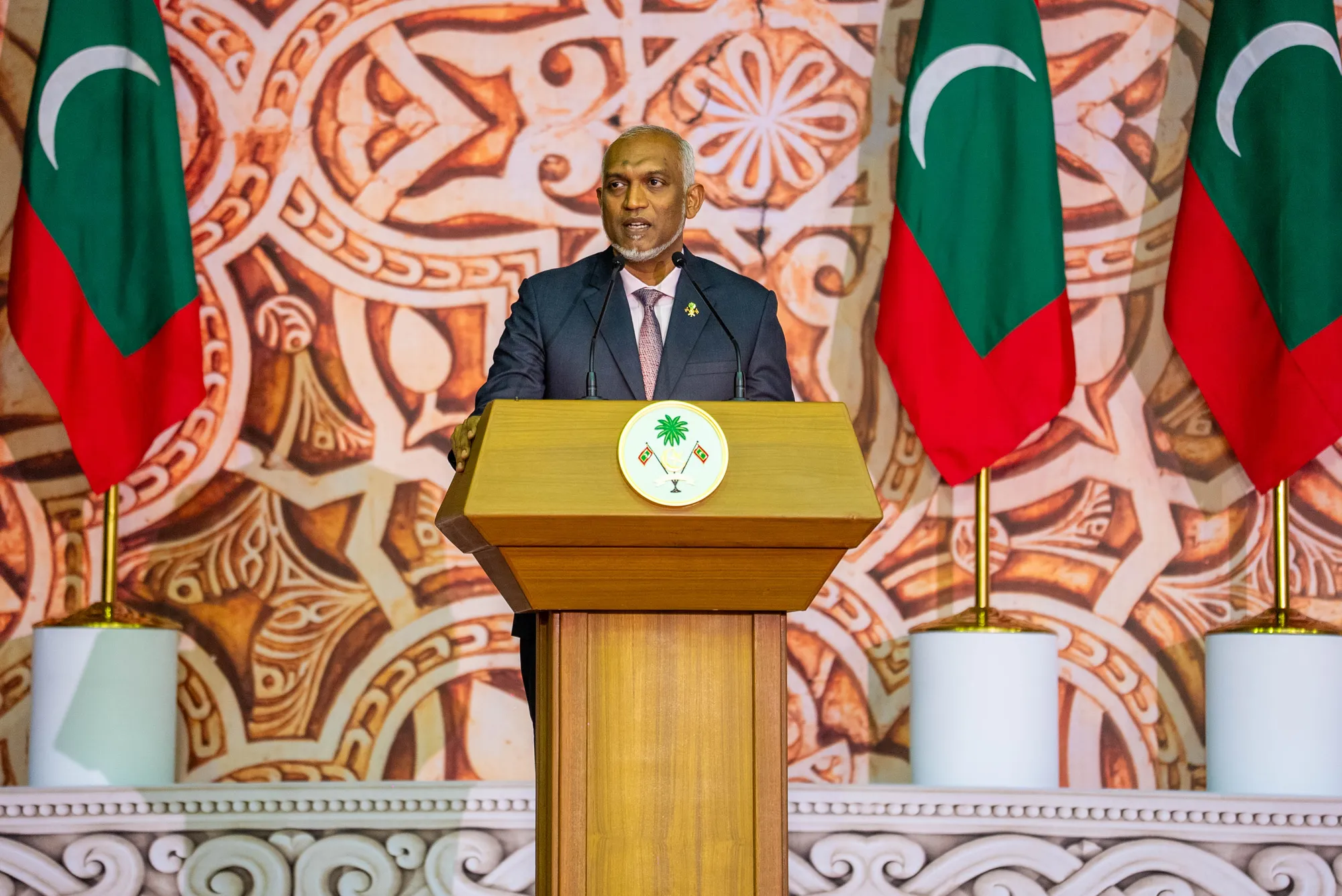 މިނިވަން ދުވަހުގެ ރަސްމީ ޖަލްސާގައި ރައީސް ވާހަކަފުޅު ދައްކަވަނީ -- ދުވަސް ފޮޓޯ: އިބްރާހިމް ނާއިޝް ނާހިދު