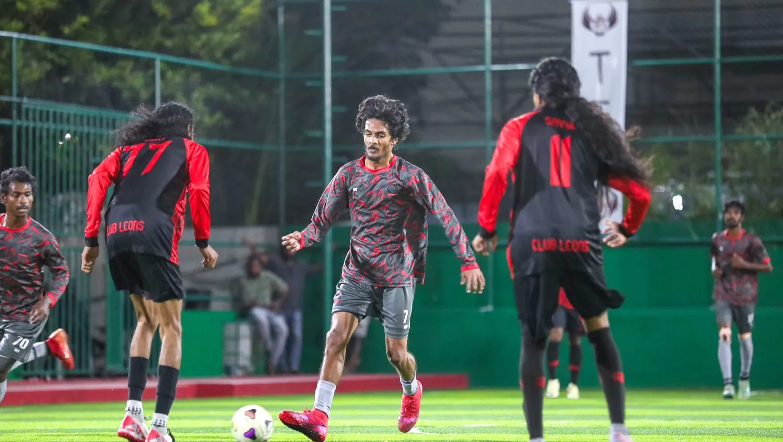 ފަސޭހަކަމާއި އެކު ލިއޮންސް ބަލިކޮށް އެލްކިއު ލުއްޗާޒް ކުއާޓާ ފައިނަލަށް
