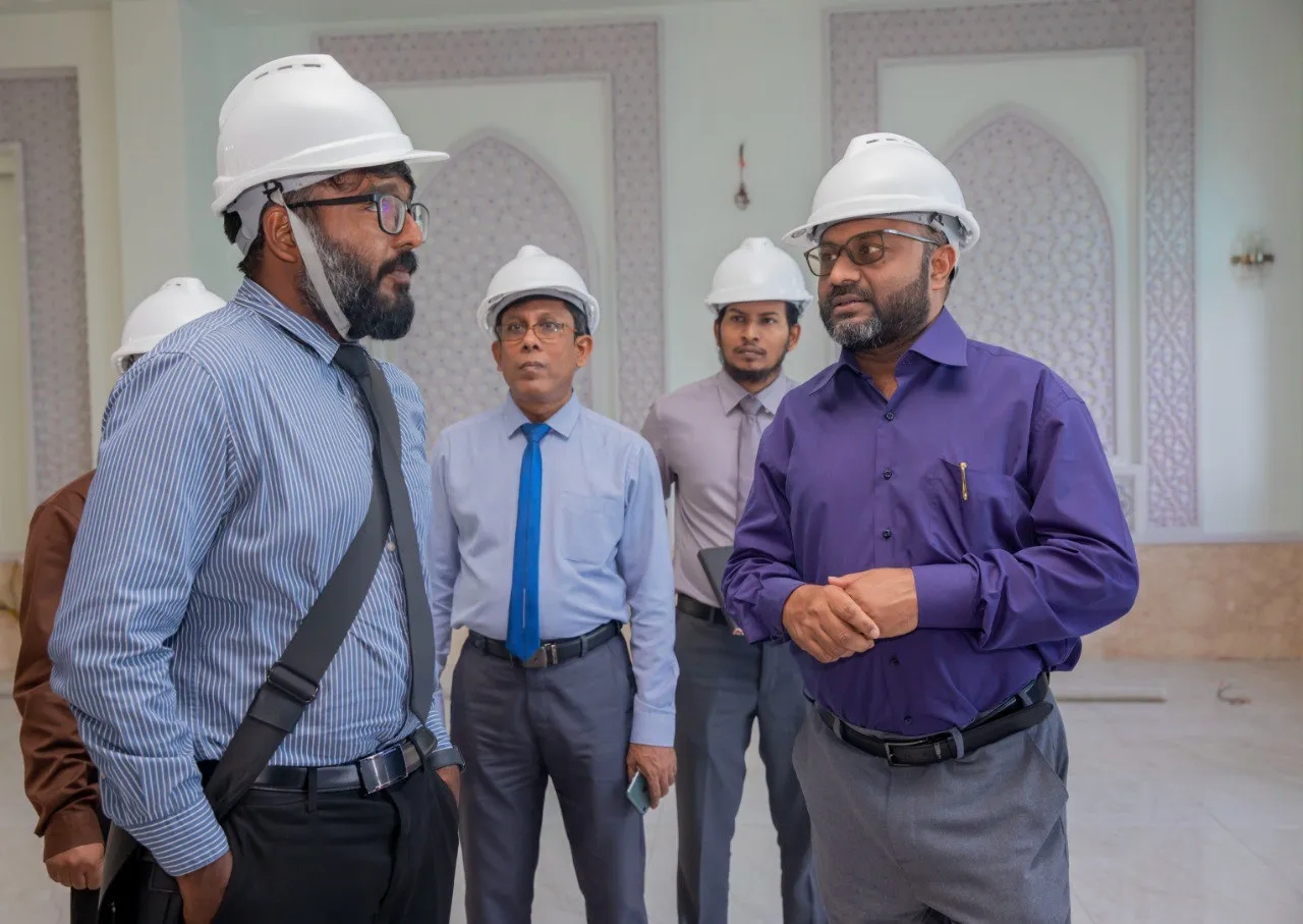 ހުޅުމާލެ ދެވަނަ ފިޔަވަހީގައި ބިނާ ކުރާ މިސްކިތް މިނިސްޓަރ ބައްލަވާލައްވަނީ-- ފޮޓޯ: މިނިސްޓަރު ޑރ.ޝަހީމް
