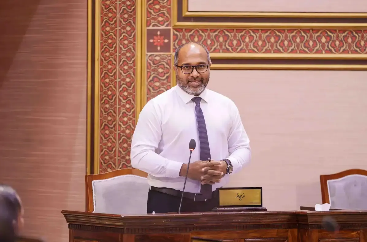 މިނިސްޓަރު އަލީ އިހުސާން --