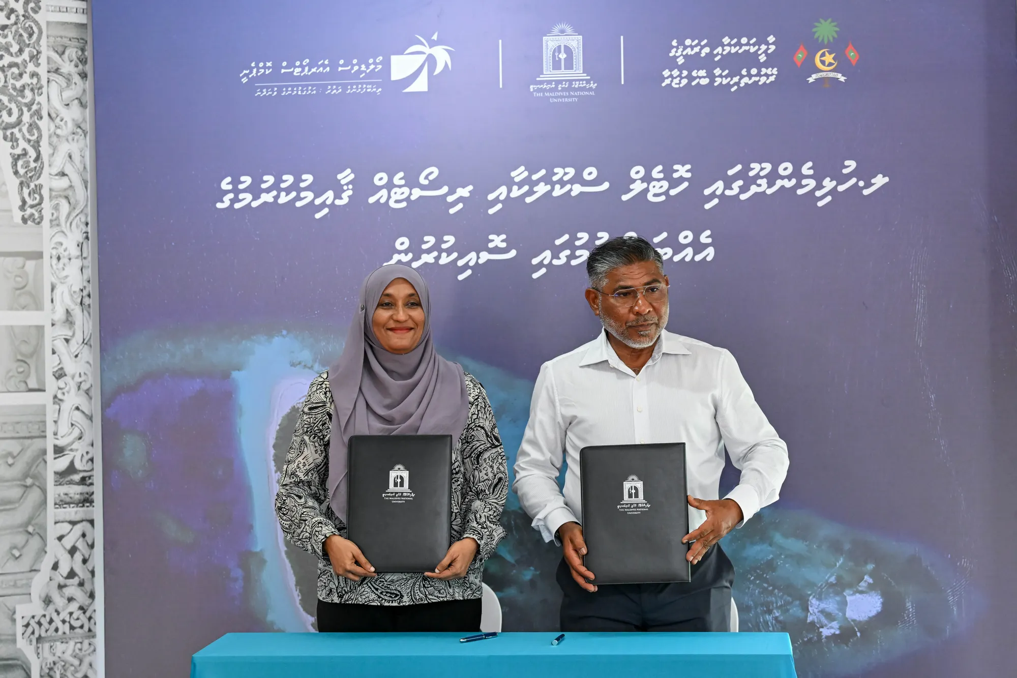 މްއެންޔޫއިން ލ. ހުޅިމެންދޫގައި ތަރައްގީކުރުމަށް ހަމަޖެހިފައިވާ ރިސޯޓާއި ހޮޓެލްގެ މަޝްރޫއުގެ އެއްބަސްވުމުގައި ސޮއިކުރުން -- ރައީސް އޮފީސް