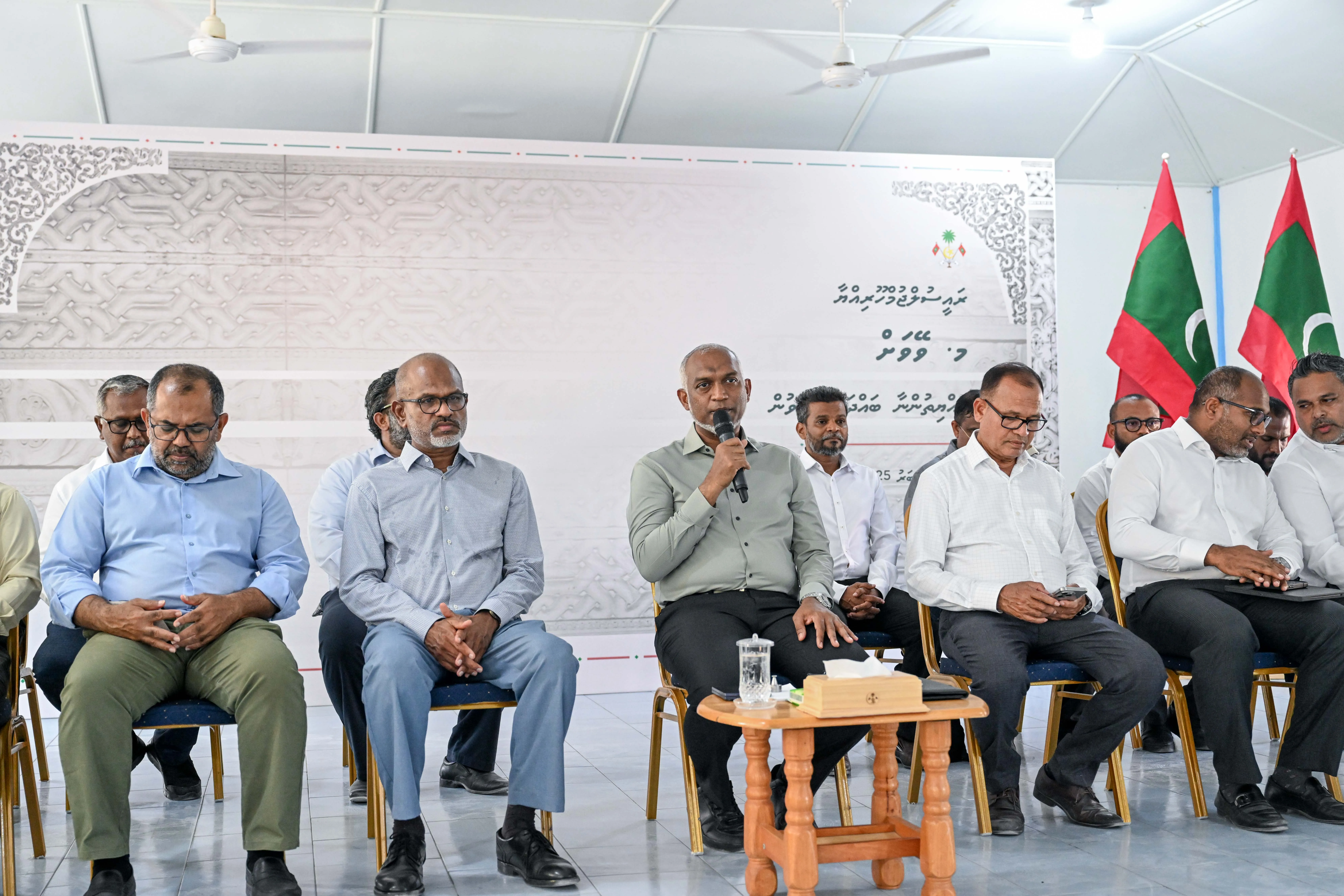 ވޭވަށު ޔުޓިލިޓީ ޚިދުމަތްތަކާއި، ސްޓެލްކޯއިން ހަވާލުވުމުން އެރަށު ފެނަކައިގައި މަސައްކަތް ކުރި 12 މީހުންގެ ވަޒީފާ ގެއްލިއްޖެ
