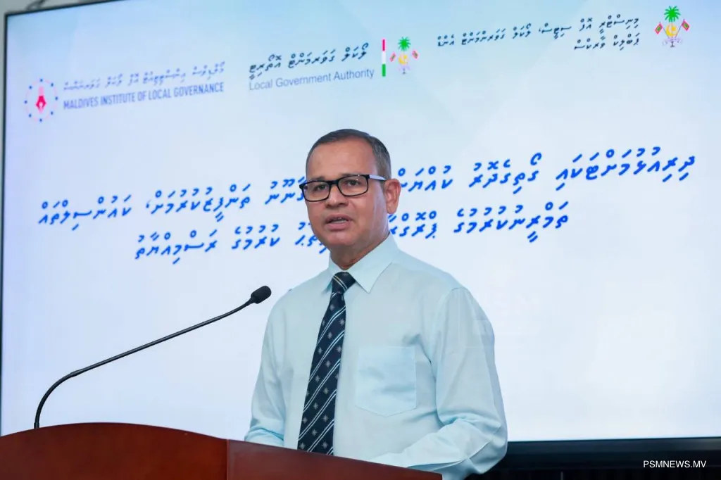 ސިޓީތަކާއި އިދާރީ ދާއިރާތައް ހިންގުމާއި އާންމު މަސައްކަތްތަކާބެހޭ ވަޒީރު އާދަމް ޝަރީފް އުމަރު