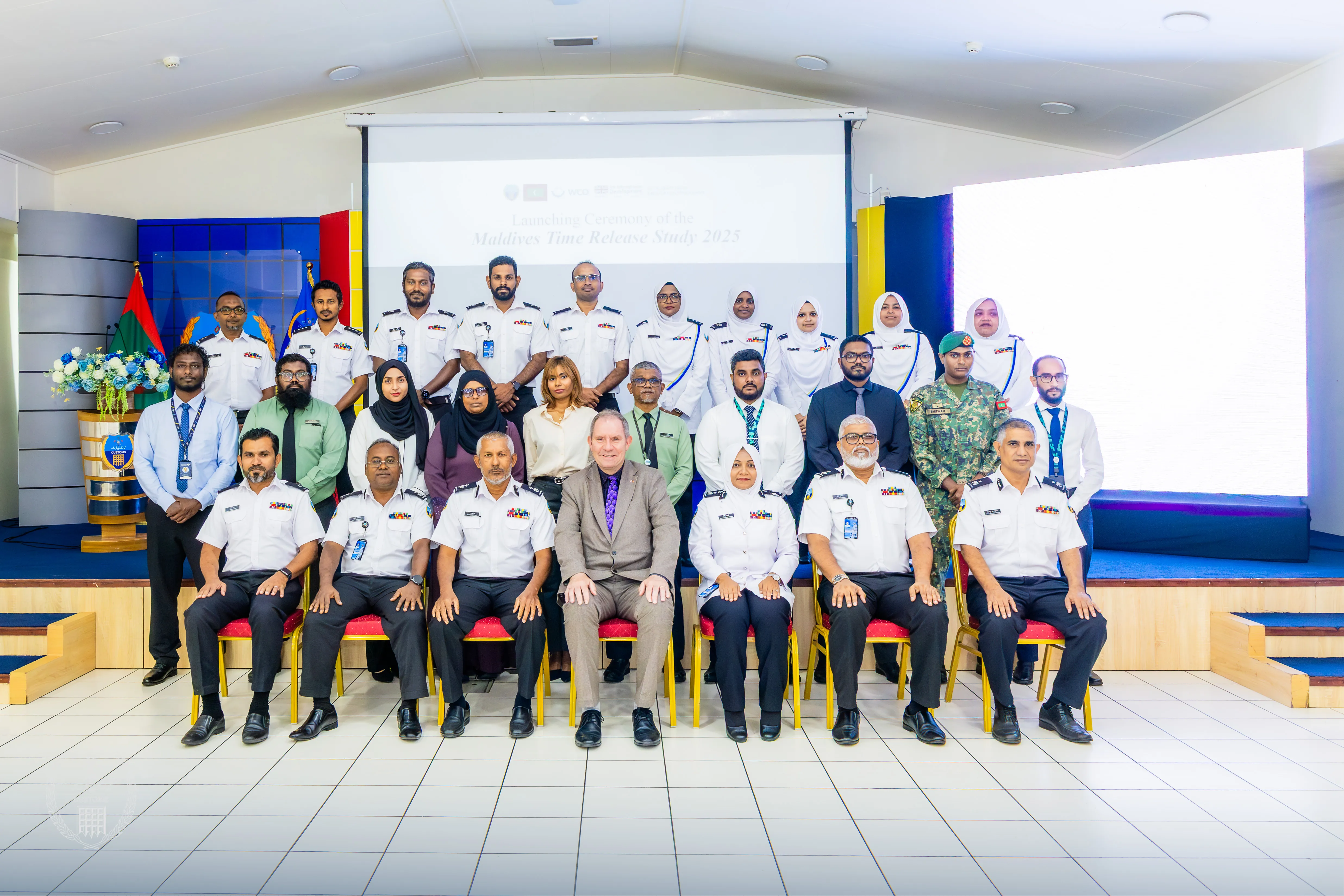 ރާއްޖެއަށް މުދާ އަންނަ ހިސާބުން ފެށިގެން، މުދަލުގެ ލިޔެކިއުން ނިންމާ، ބަނދަރުން މުދާ ދޫކުރުމާ ހަމައަށް ހޭދަވާ ވަގުތުތައް ދެނެގަތުމަށްޓަކައި ހެދުނު ދެވަނަ "ޓައިމް-ރިލީސް ސްޓަޑީ 2025" ރިޕޯޓް މިއަދު އިފްތިތާހްކޮށްފި.