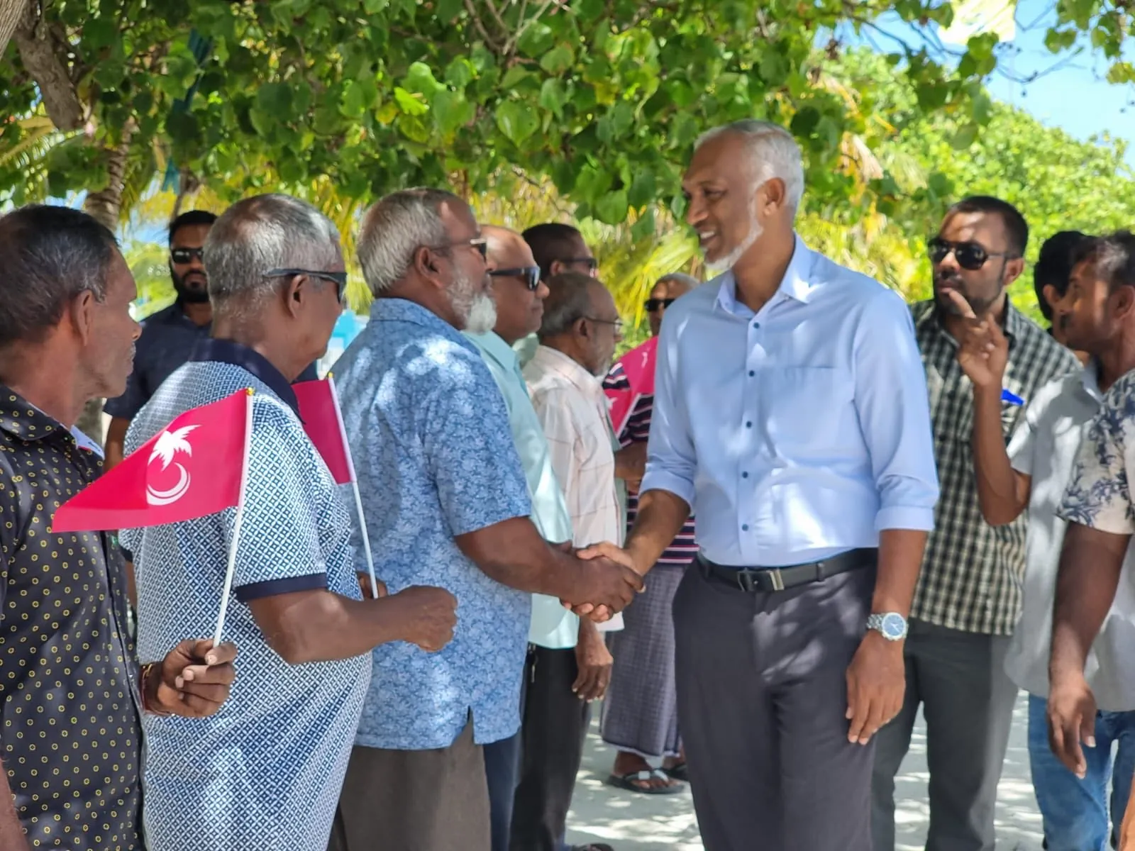 ކަނޑިތީމުގެ ބޮޑެތި މަގުތައް ހަދައި ރަށް ކައިރީ ރިސޯޓެއް ތަރައްގީ ކުރާނަން: ޑރ. މުއިއްޒު