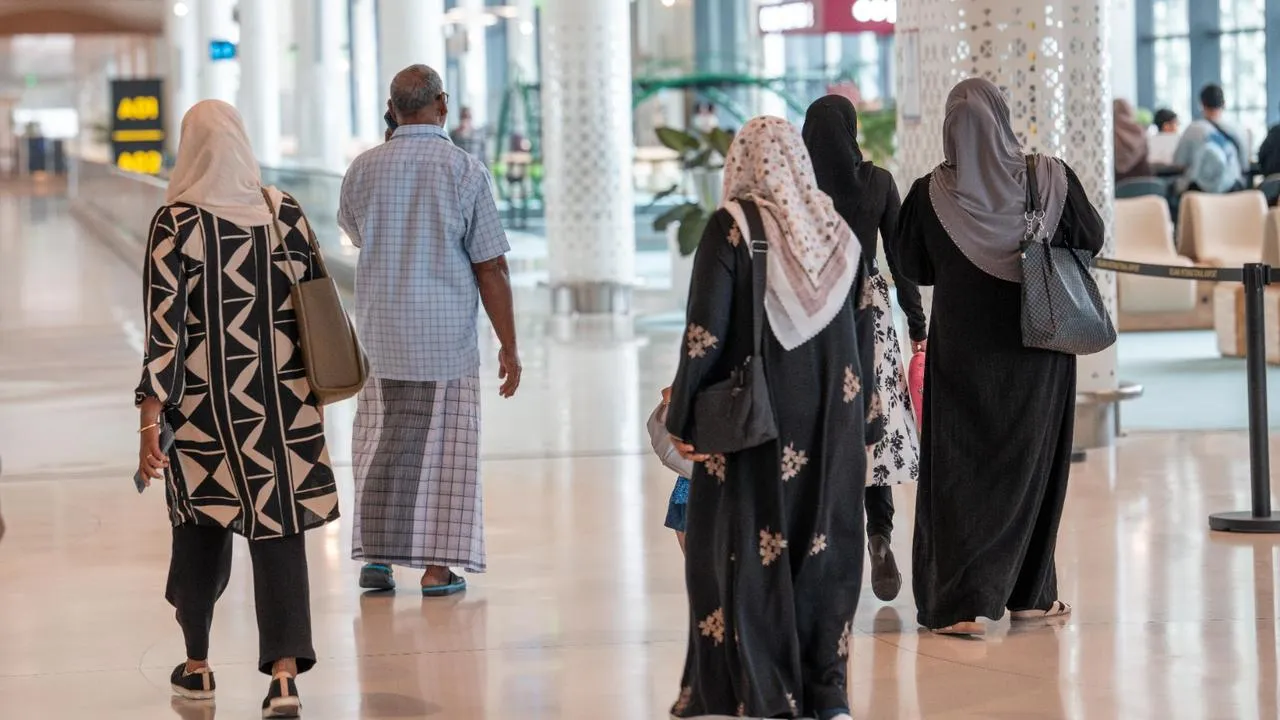 ވީއައިއޭއިން ދިވެހިންގެ ބަޔަކު ފުރަނީ... ފޮޓޯ: އެމްއޭސީއެލް