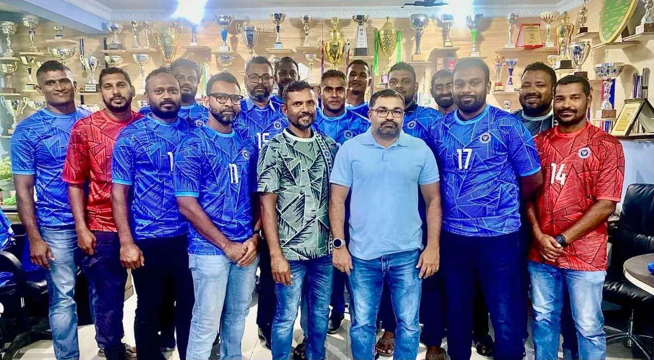 އޮފީސް ހޭންޑްބޯޅަ މުބާރާތުގައި ވާދަކުރާ ޕޮލިސް ކުލަބުގެ ކުޅުންތެރިންނާއި ޖާޒީ ހަވާލުކޮށްފި