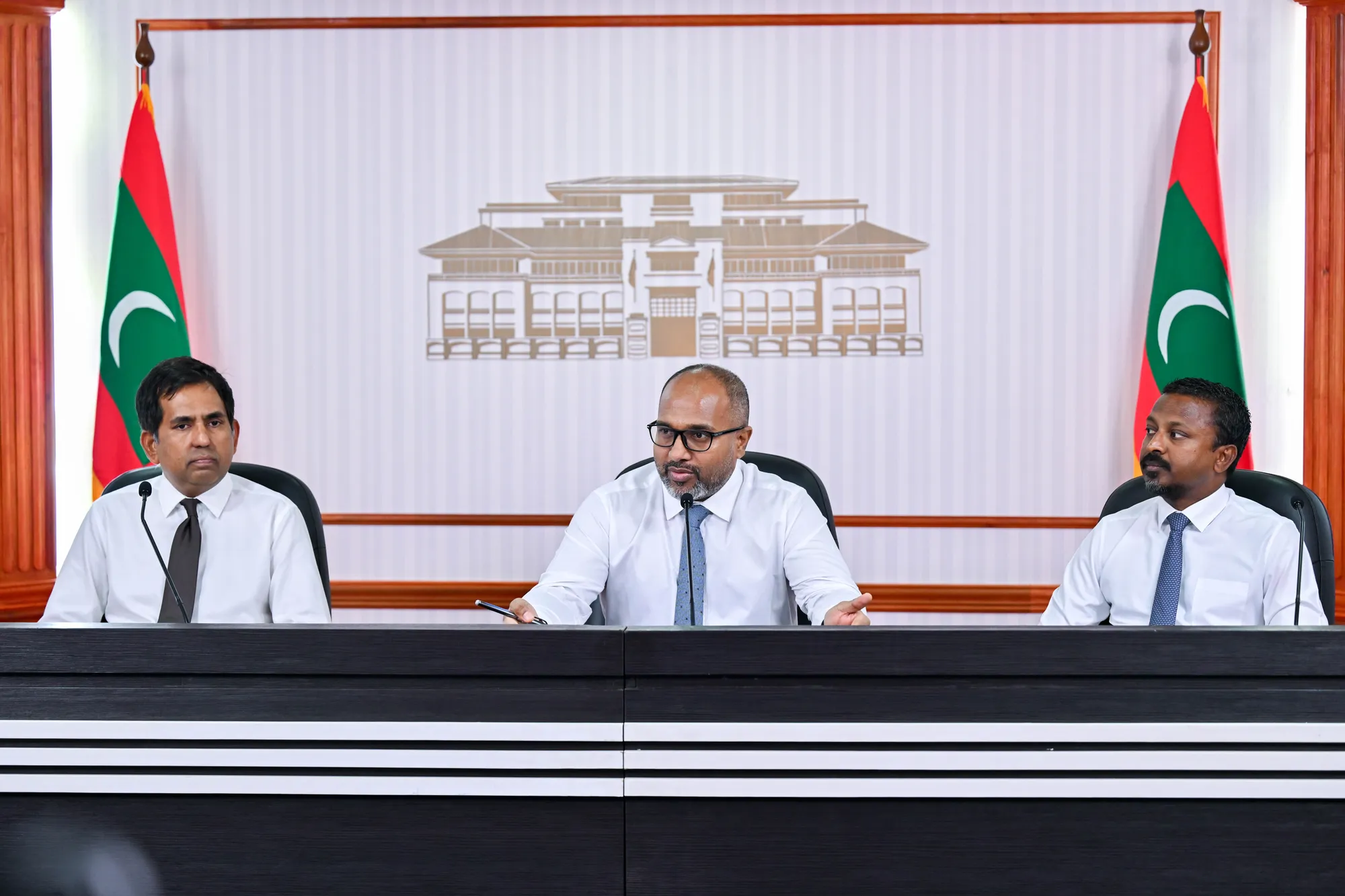 ބިދޭސީން ކުށް ކުރާނަމަ، އެ މީހާ ގެނައި ދިވެހި މީހާއަށް ވެސް ފިޔަވަޅު އަޅާނަން: މިނިސްޓަރު