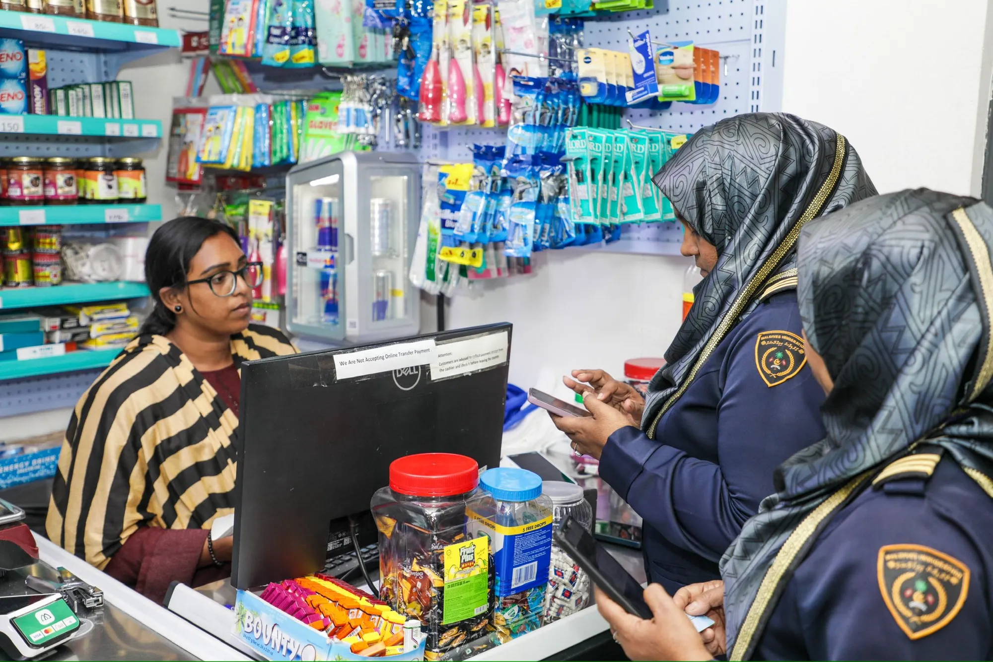 Immigration officials during the raid on Sunday (Photo/Immigration)