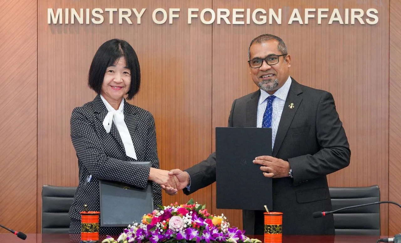 Ishigami Rumiko, Ambassador of Japan to the Maldives, and Dr. Abdulla Khaleel, Minister of Foreign Affairs (Photo/Embassy of Japan in Maldives)