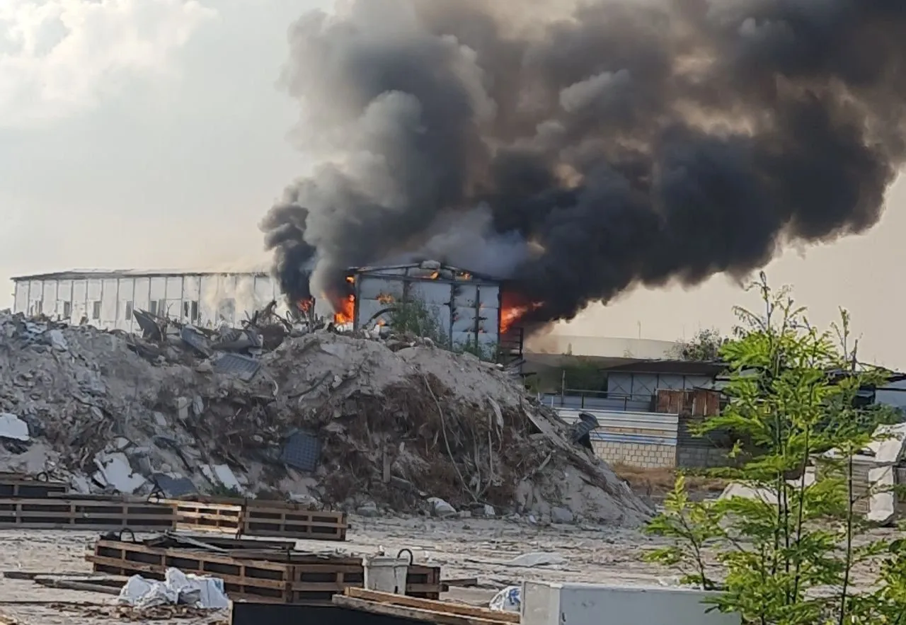 ހުޅުމާލެ ފޭސް 3 ގައި ހުރި ބައު އެކަމަޑޭޝަން ބްލޮކެއްގައި ރޯވެ އަނދައިފި