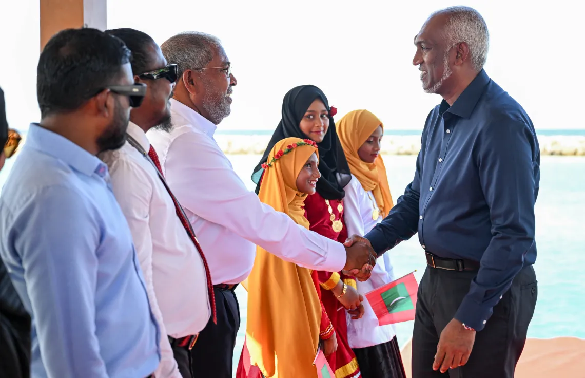 ގާސިމް ރައީސް ޑރ.މުއިއްޒުއާ ސަލާމްކުރައްވަނީ... ފޮޓޯ: ރައީސް އޮފީސް