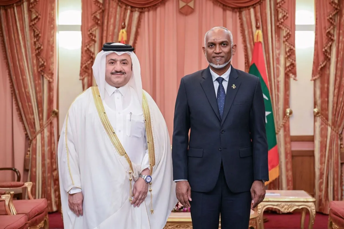 President Dr Mohamed Muizzu with Qatar's non-resident ambassador to Maldives, Jassim bin Jaber JB Al-Sorour (Photo/ President's Office)
