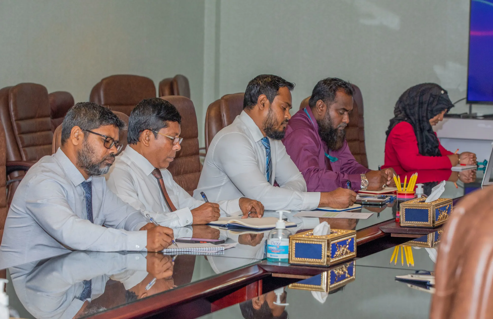 ޒަކާތުފަންޑުން ކެއަރ ސޮސައިޓީ އަށް އެހީވެވޭނެ ގޮތްތައް ބެލުމަށް މަޝްވަރާކޮށްފި!
