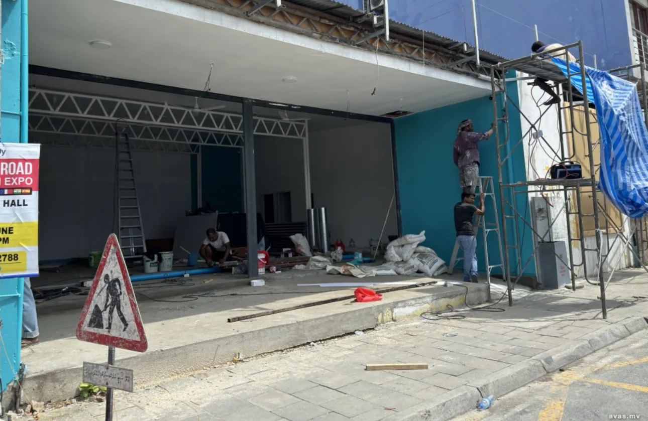 އެމްޑީޕީ އާއި ޑިމޮކްރެޓސްގެ ހަރުގެ ޕީއެންސީން ކުއްޔަށް ނަގައި މަރާމާތު ކުރަނީ: ފޮޓޯ/ އަވަސް