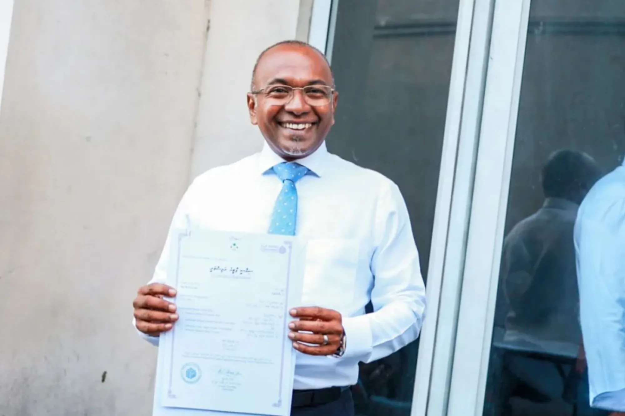 ހަސަން ލަތީފު މޮޅުވެއްޖެކަން އަމިއްލަފުޅަށް އިއުލާނު ކުރައްވައިފި!