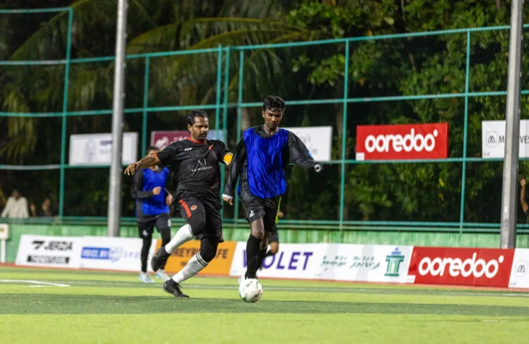 ވާދަވެރި ކުޅުމަކަށްފަހު ބޮއްކުރާ އިން ވިންގްސް އެފްސީ ބަލިކޮށްފި