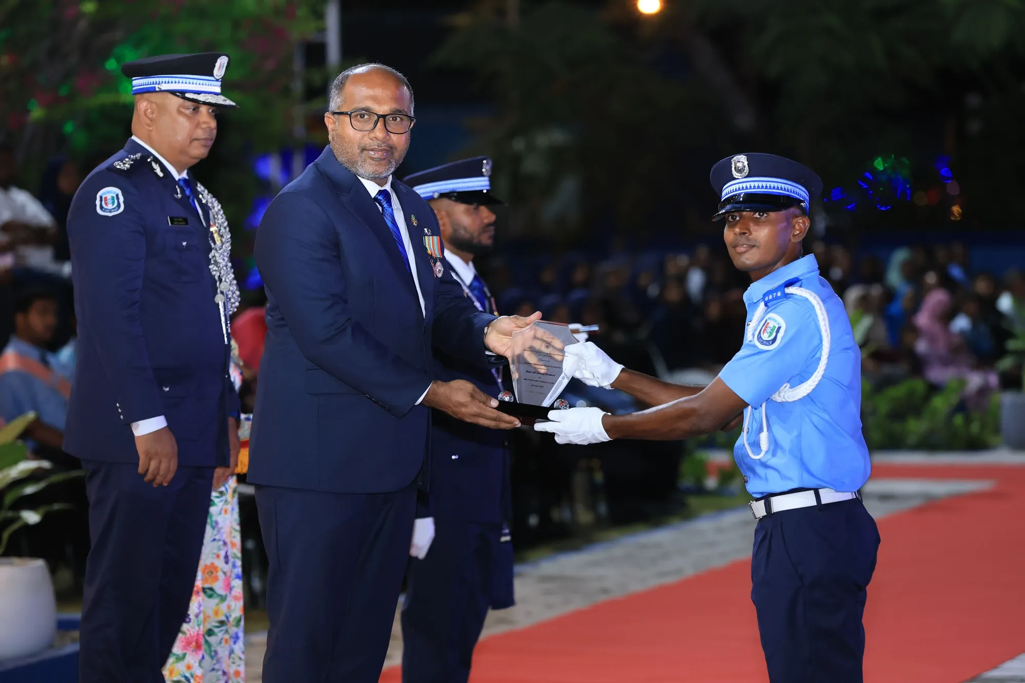 މުޅި ކޯހުން އެއްވަނަ އަށް ހޮވުނު ދަރިވަރު