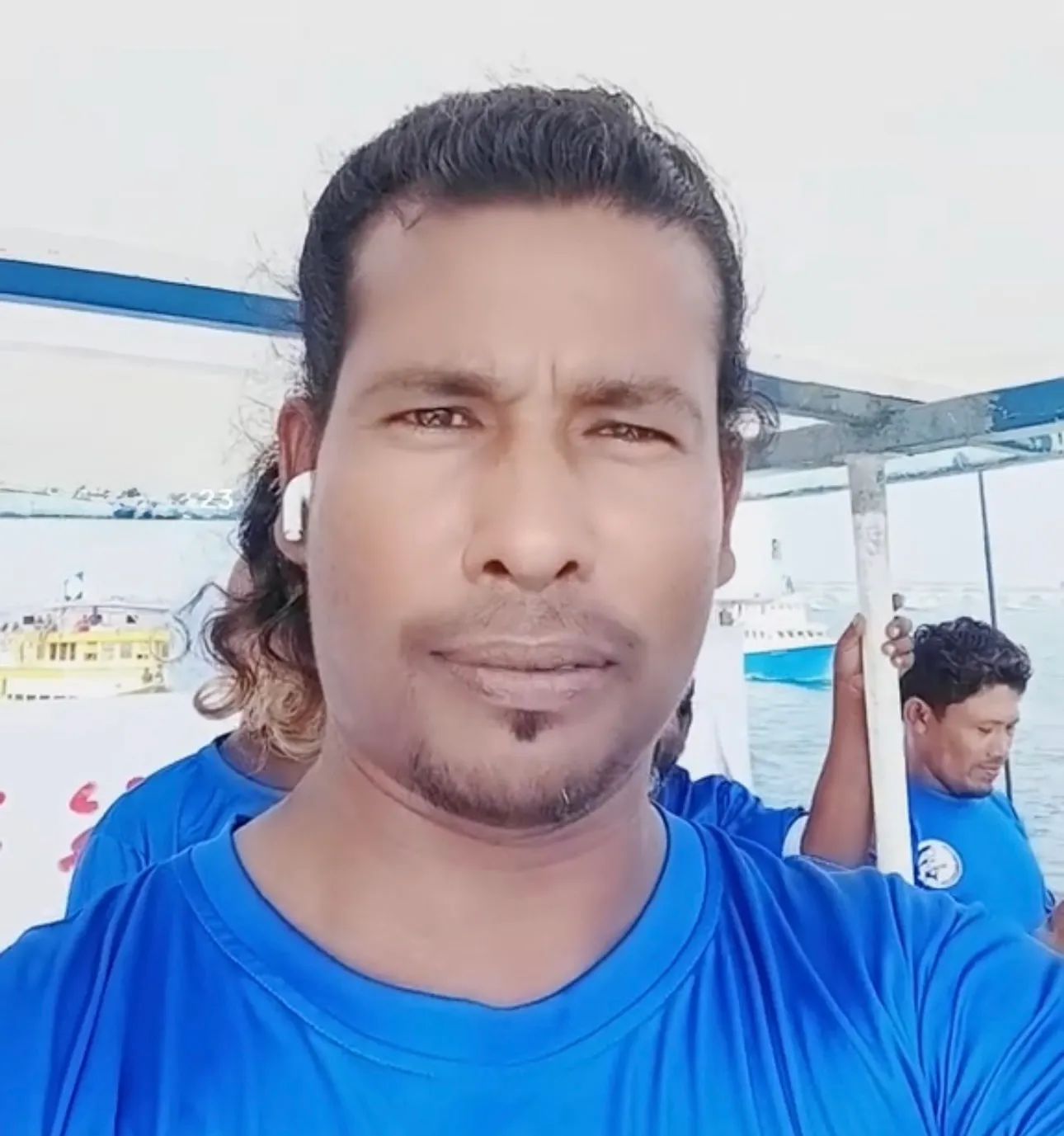 ދިވެހި މަސްވެރިންގެ މުޒާހަރާގައި ބައިވެރިވި ބިދޭސީން ފުލުހުންނަށް އައުގުރާނަ ގޮވައިފި