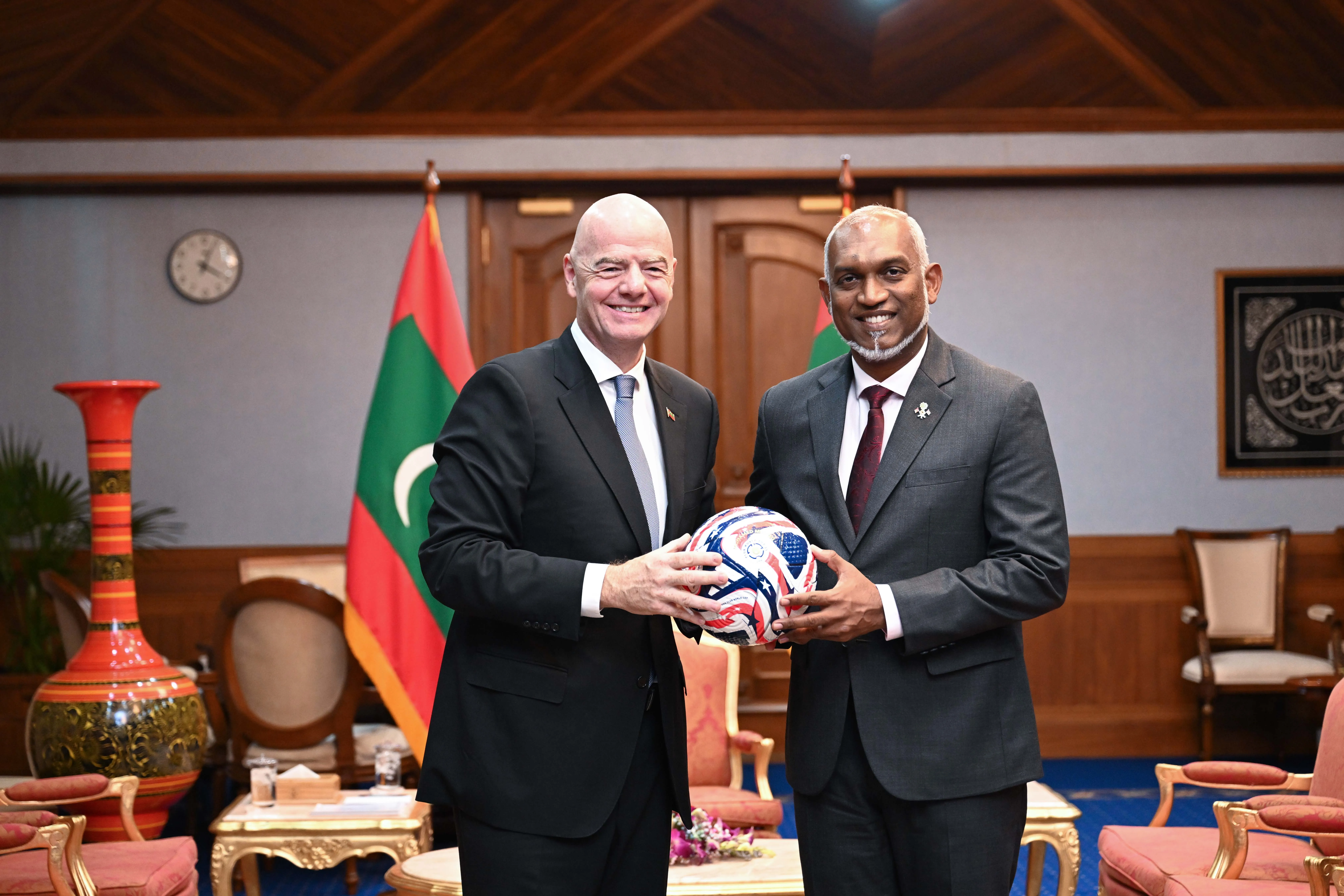 ފުޓުބޯޅަ އިތުރަށް ކުރިއެރުވުމަށް މަސައްކަތް ކުރައްވާނޭކަމުގެ ޔަޤީންކަން ރައީސުލްޖުމްހޫރިއްޔާ ދެއްވައިފި