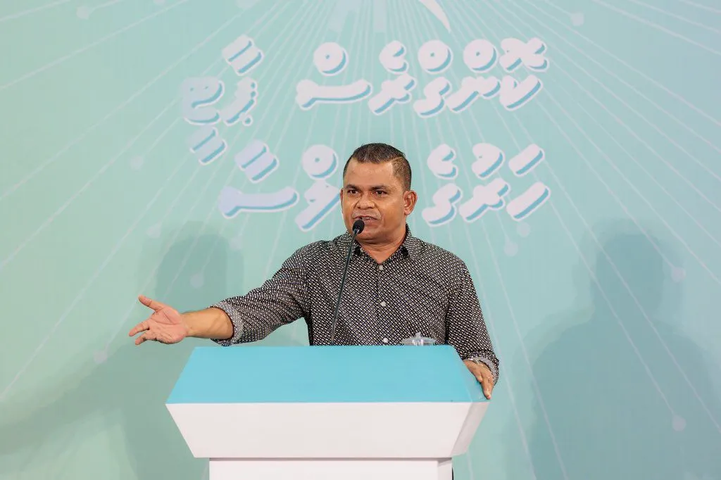 މިރޭގެ ޖަލްސާގައި ޝާހިދު ވާހަކަ ދައްކަވަނީ -- ފޮޓޯ: ކޮންގްރެސް ޕާޓީ