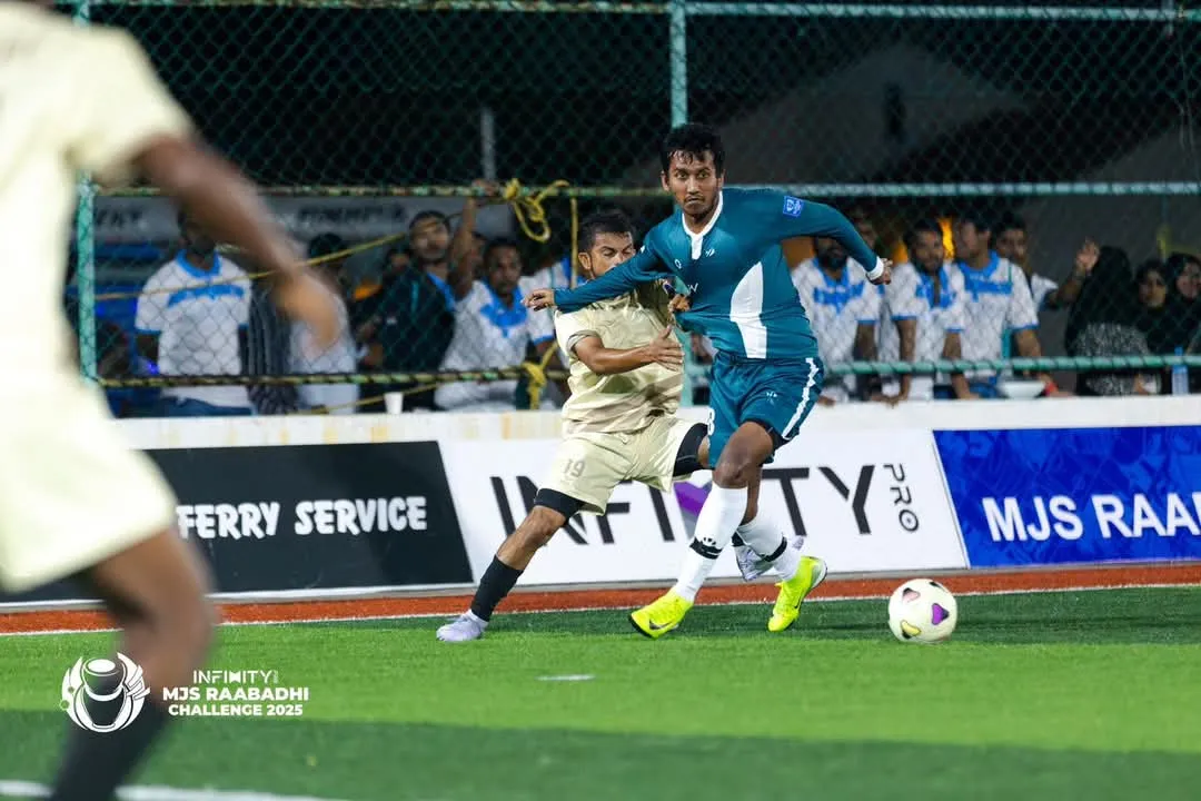 ދިގަލި މޯލްޑިވްސް އާއި ކުޑަފުށި ވާދަކުރި މެޗުގެ ތެރެއިން..